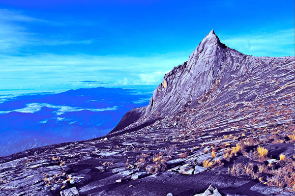 gunung kinabalu situs warisan dunia dengan puncak tertinggi asia tenggara