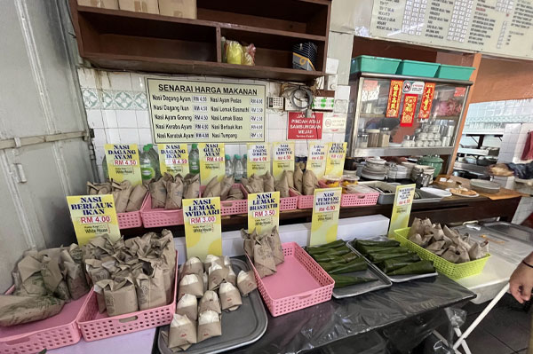 Jelajahi Kafe-Kafe Instagramable di Kota Bharu, Kelantan white house lanscape 1