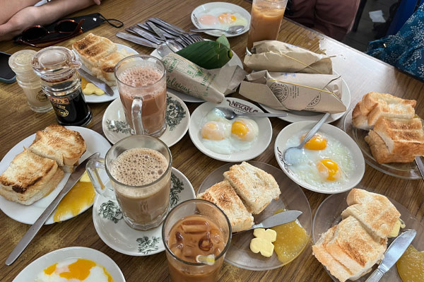 Jelajahi Kafe-Kafe Instagramable di Kota Bharu, Kelantan white house lanscape 2