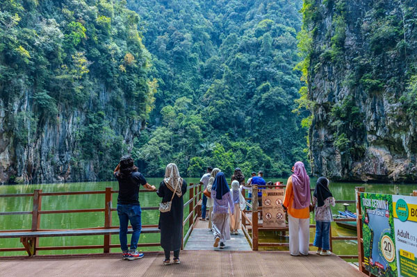 danau tasik cermin