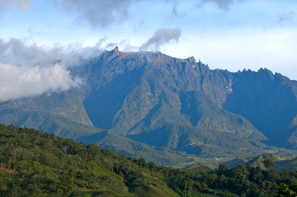 gunung kinabalu tertinggi asia tenggara