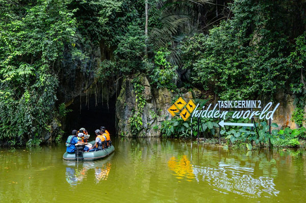 tasik cermin hidden world