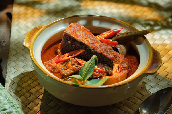 52 Kuliner Malaysia yang Wajib Dicoba, Dijamin Bikin Ketagihan asam pedas