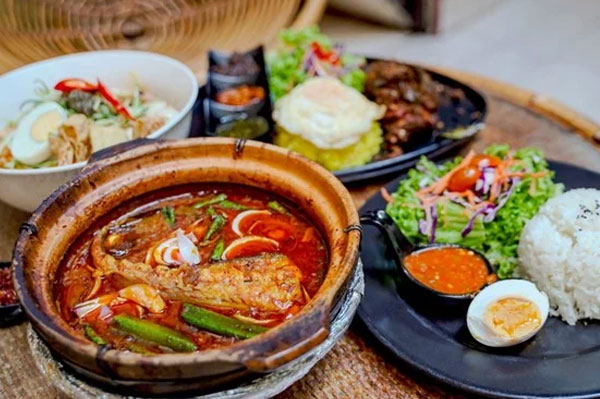 Pecinta Kuliner Wajib Tahu! Ini Hidangan Ikonik Melaka asam pedas lanscape