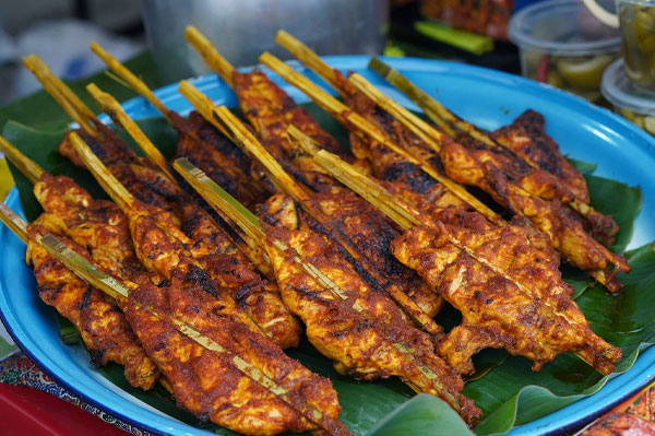 52 Kuliner Malaysia yang Wajib Dicoba, Dijamin Bikin Ketagihan ayam percik