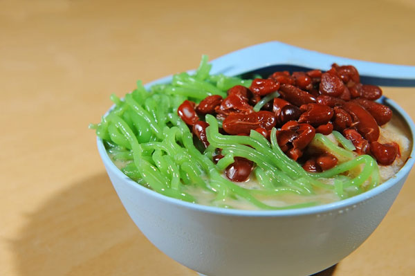 52 Kuliner Malaysia yang Wajib Dicoba, Dijamin Bikin Ketagihan cendol