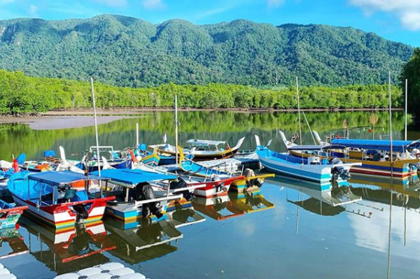 dermaga kubang badak yang memespona