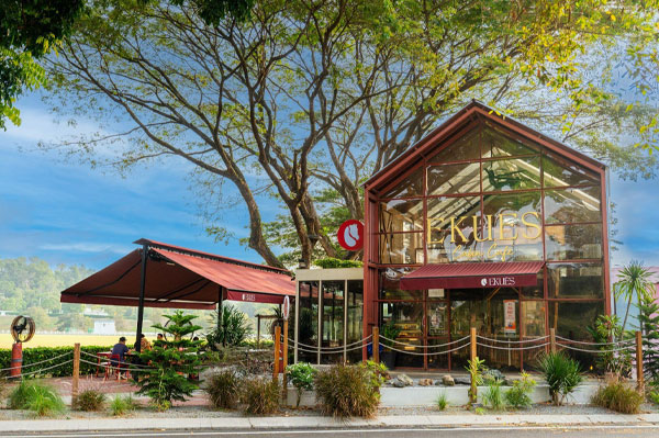ekues cafe 1 landscape.jpg (1)