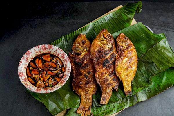 52 Kuliner Malaysia yang Wajib Dicoba, Dijamin Bikin Ketagihan ikan bakar