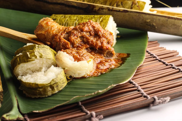 52 Kuliner Malaysia yang Wajib Dicoba, Dijamin Bikin Ketagihan lemang