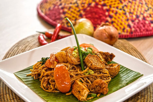 52 Kuliner Malaysia yang Wajib Dicoba, Dijamin Bikin Ketagihan mee goreng