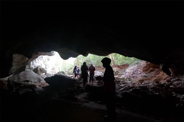 menjelajahi gua pinang yang penuh misteri