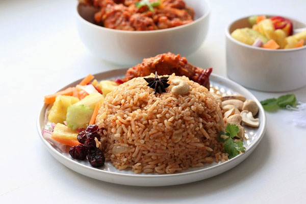 52 Kuliner Malaysia yang Wajib Dicoba, Dijamin Bikin Ketagihan nasi tomato