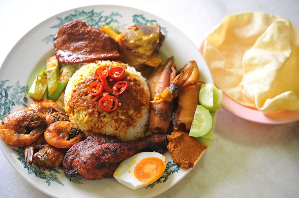 52 Kuliner Malaysia yang Wajib Dicoba, Dijamin Bikin Ketagihan nasi kandar