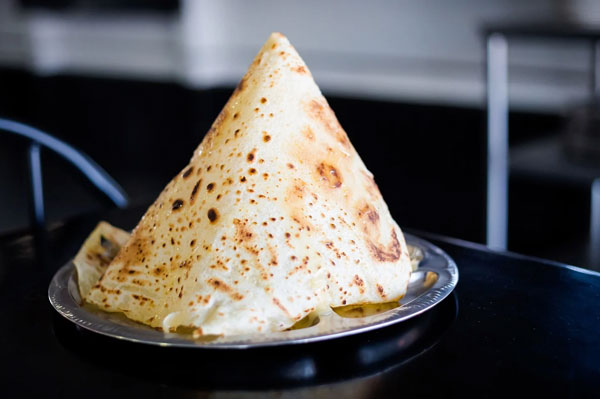 52 Kuliner Malaysia yang Wajib Dicoba, Dijamin Bikin Ketagihan roti tissue