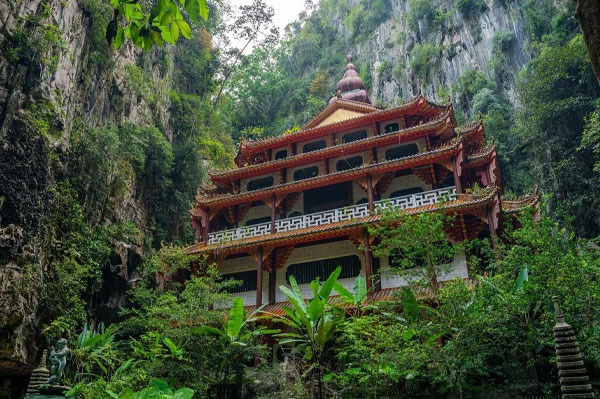 Sam Poh Tong temple_landscape