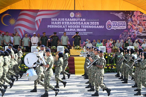 5. kuala terengganu — merdeka dengan latar waterfront