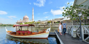 Liburan ke Putrajaya? Nikmati Pesona Kota dari Atas Kapal Pesiar
